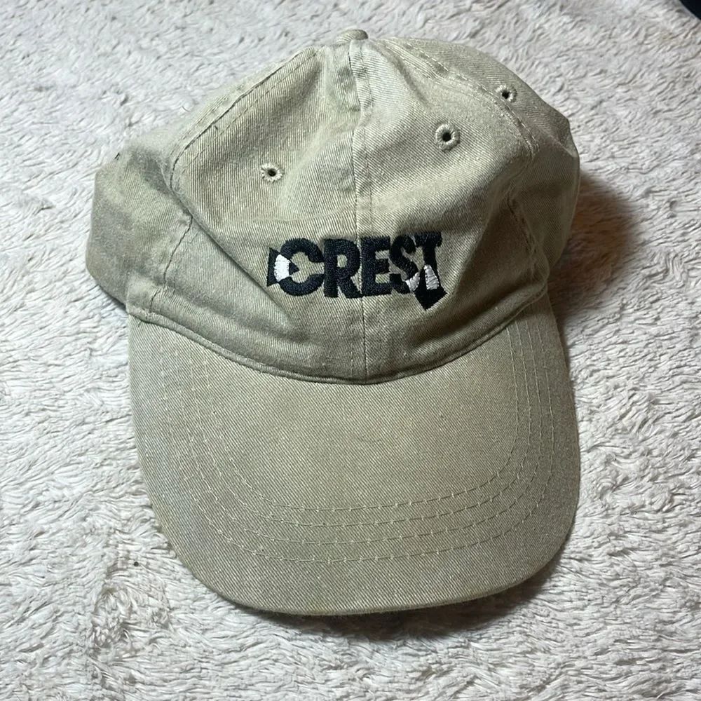 Crest hat
